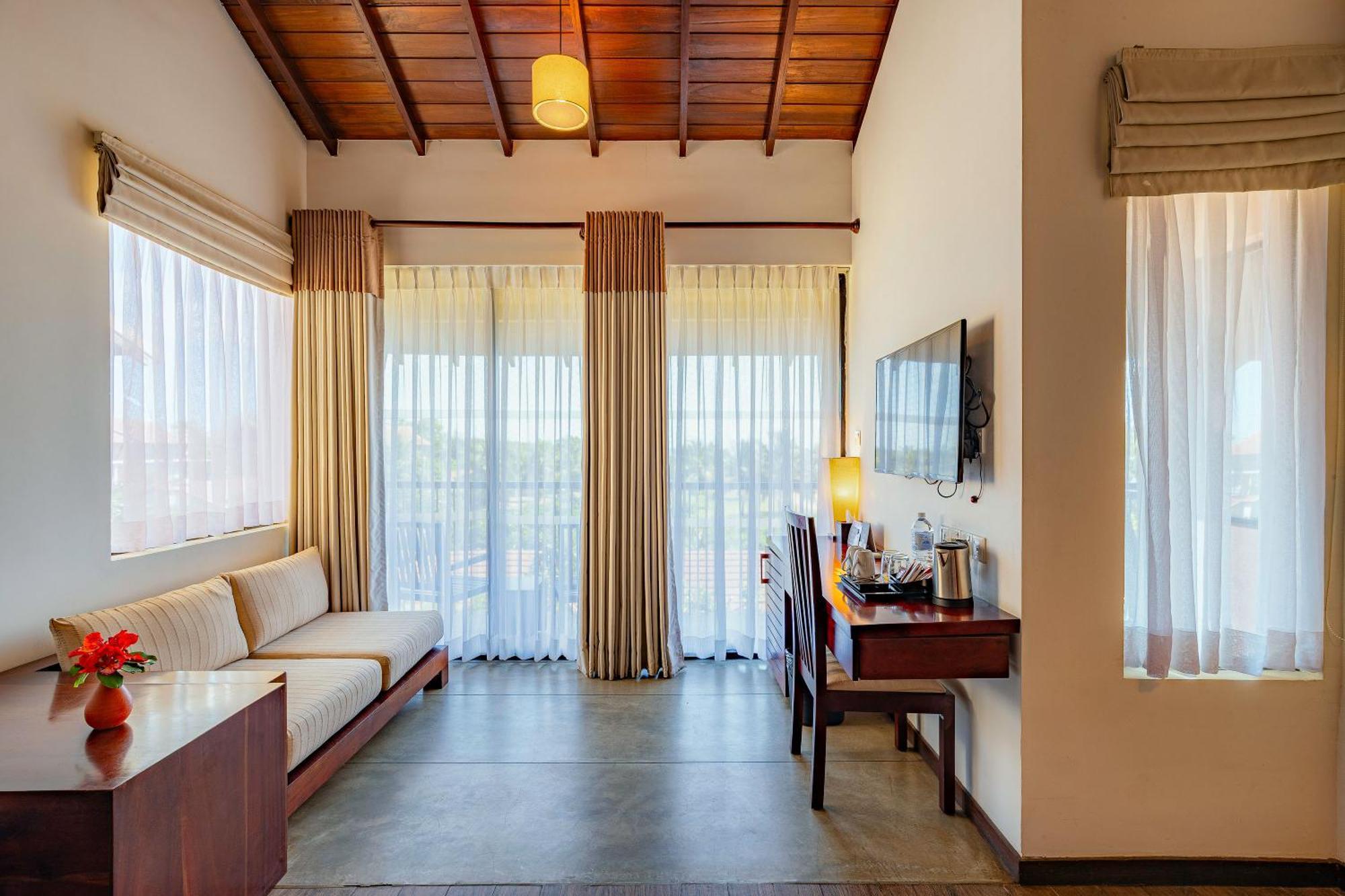 The Calm Resort & Spa Passikudah Room photo