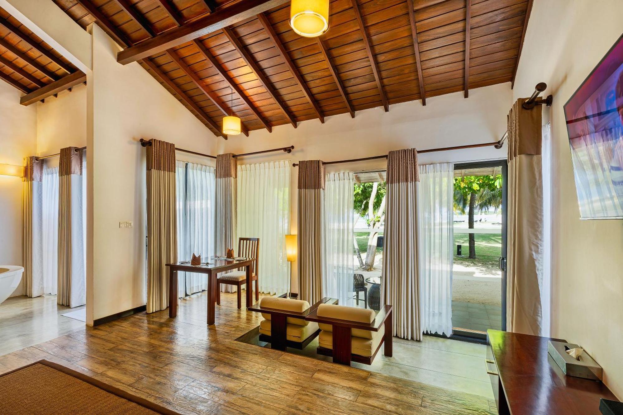 The Calm Resort & Spa Passikudah Exterior photo