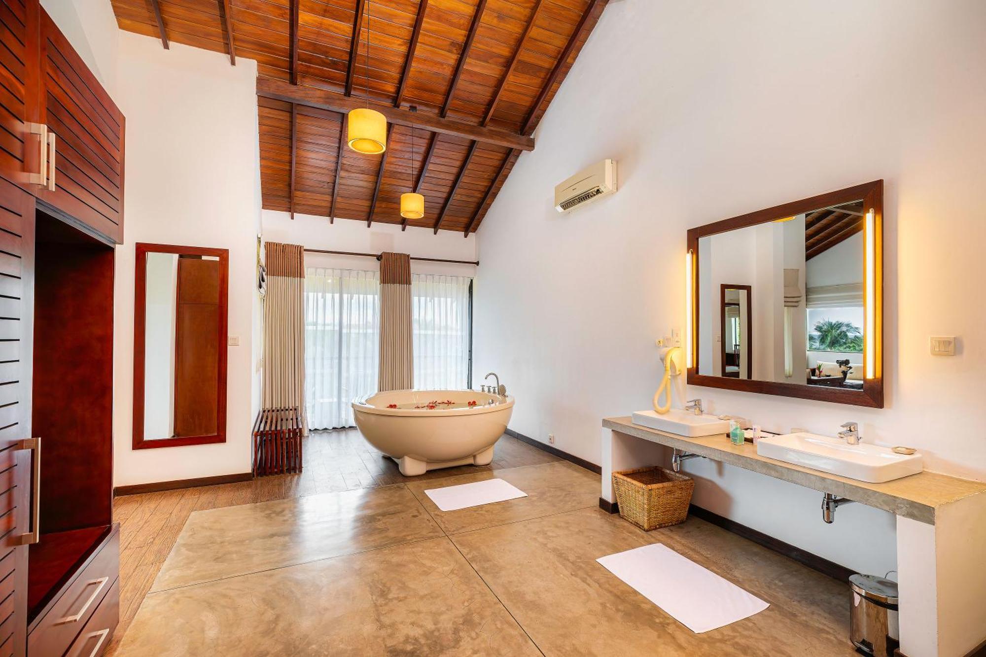 The Calm Resort & Spa Passikudah Exterior photo