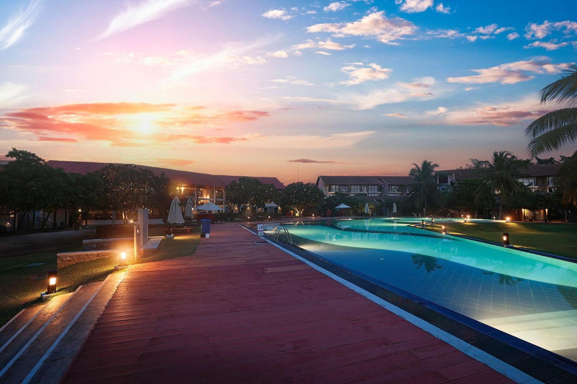 The Calm Resort & Spa Passikudah Exterior photo